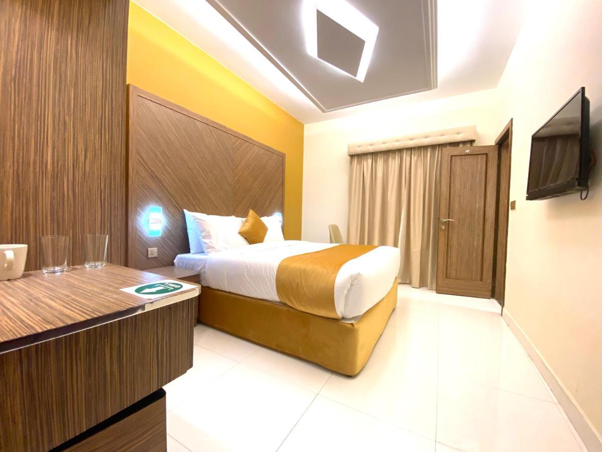 Concorde Inn Hotel Дубай Екстериор снимка