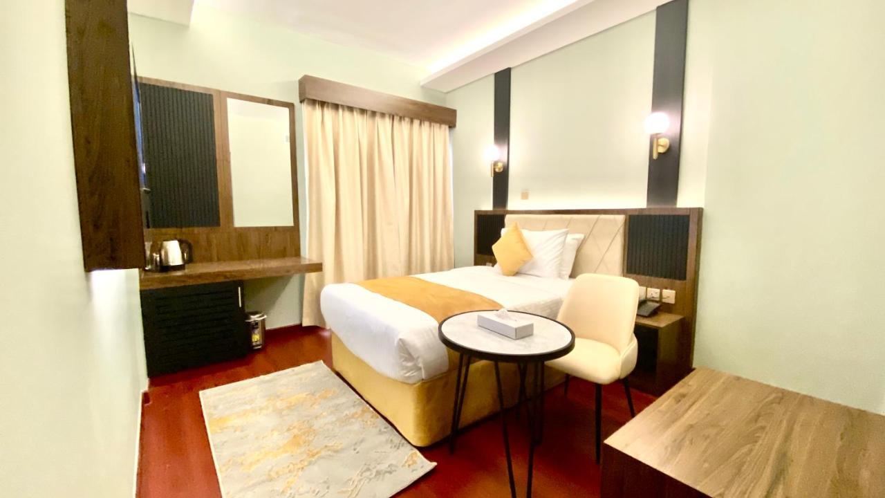 Concorde Inn Hotel Дубай Екстериор снимка