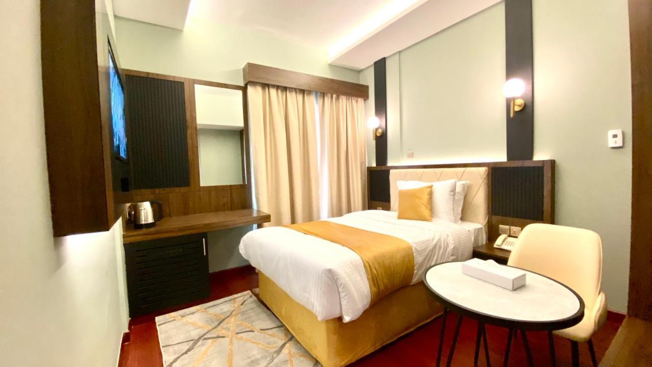 Concorde Inn Hotel Дубай Екстериор снимка